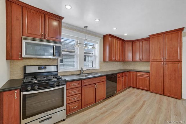 118 Third Avenue, Pelham, NY 10803