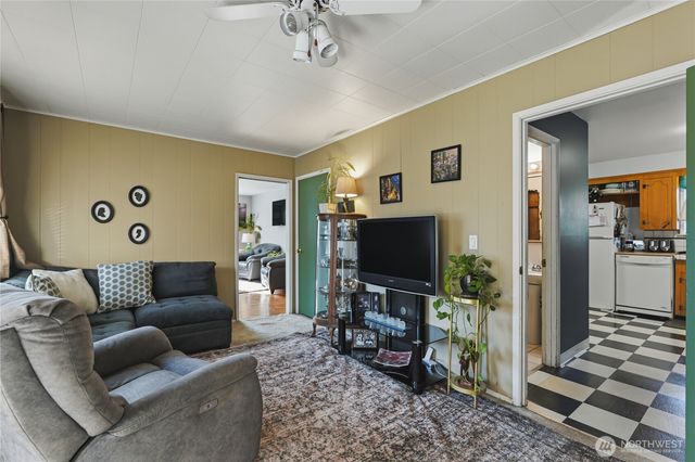 1219 S Highland Avenue, Tacoma, WA 98465