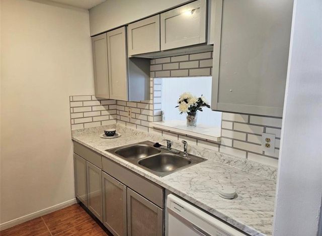 7700 Creekbend Drive 57, Houston, TX 77071