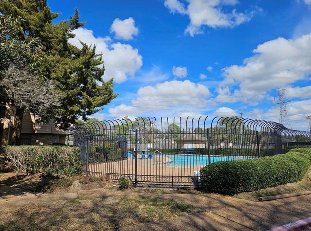 7700 Creekbend Drive 57, Houston, TX 77071