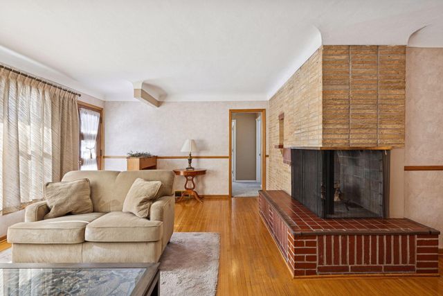 1947 Yorkshire Court, Saint Paul, MN 55116