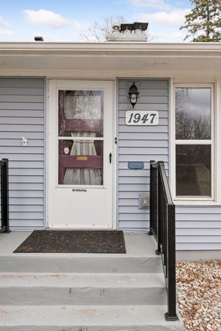 1947 Yorkshire Court, Saint Paul, MN 55116