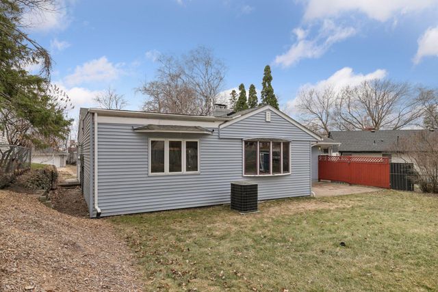 1947 Yorkshire Court, Saint Paul, MN 55116