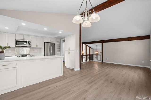 1960 Glen Iris Drive, Commerce Twp, MI 48382