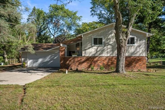 1960 Glen Iris Drive, Commerce Twp, MI 48382