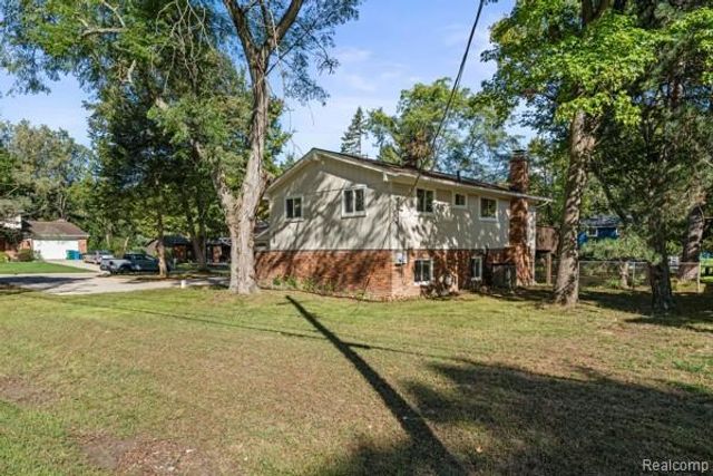 1960 Glen Iris Drive, Commerce Twp, MI 48382