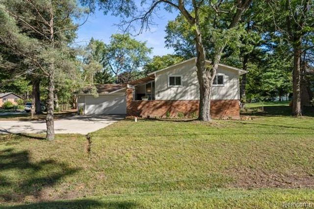 1960 Glen Iris Drive, Commerce Twp, MI 48382