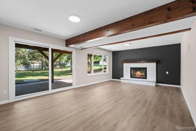 1960 Glen Iris Drive, Commerce Twp, MI 48382