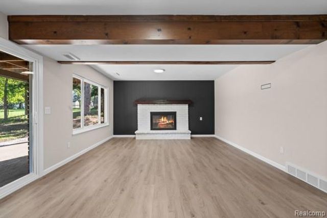 1960 Glen Iris Drive, Commerce Twp, MI 48382