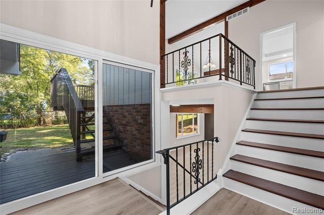 1960 Glen Iris Drive, Commerce Twp, MI 48382