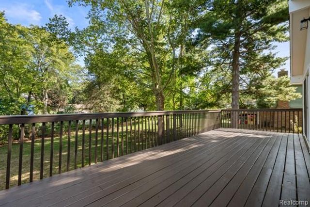 1960 Glen Iris Drive, Commerce Twp, MI 48382