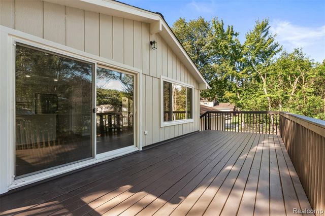 1960 Glen Iris Drive, Commerce Twp, MI 48382