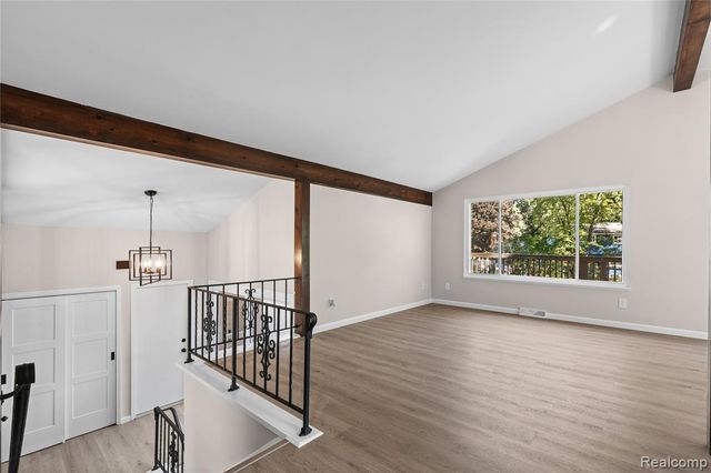 1960 Glen Iris Drive, Commerce Twp, MI 48382