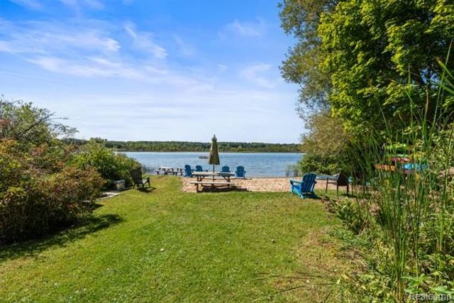 1960 Glen Iris Drive, Commerce Twp, MI 48382