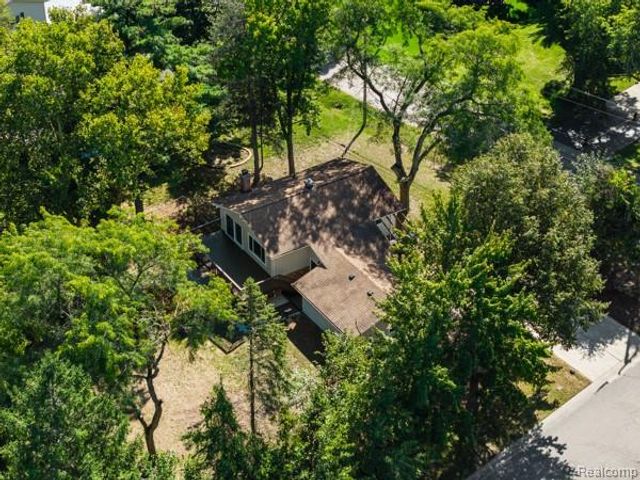 1960 Glen Iris Drive, Commerce Twp, MI 48382