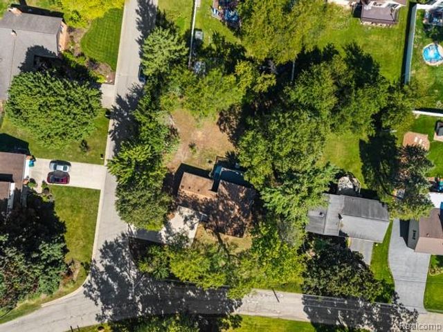 1960 Glen Iris Drive, Commerce Twp, MI 48382
