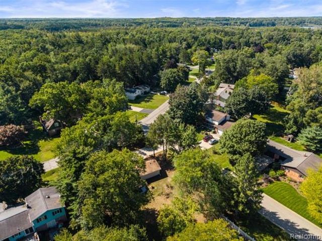 1960 Glen Iris Drive, Commerce Twp, MI 48382