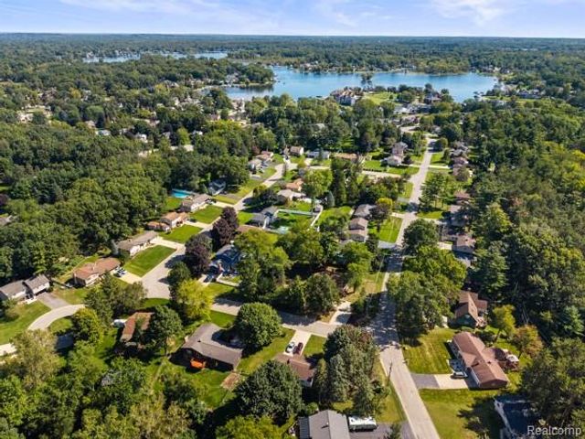 1960 Glen Iris Drive, Commerce Twp, MI 48382