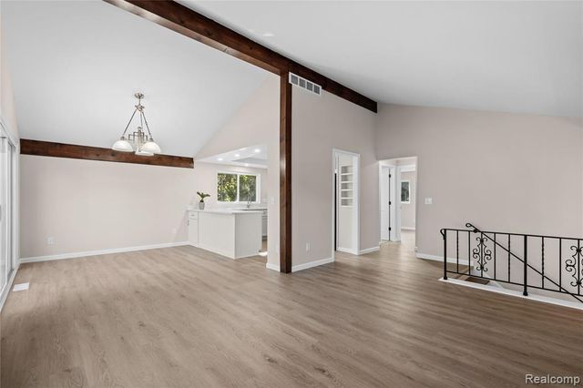 1960 Glen Iris Drive, Commerce Twp, MI 48382