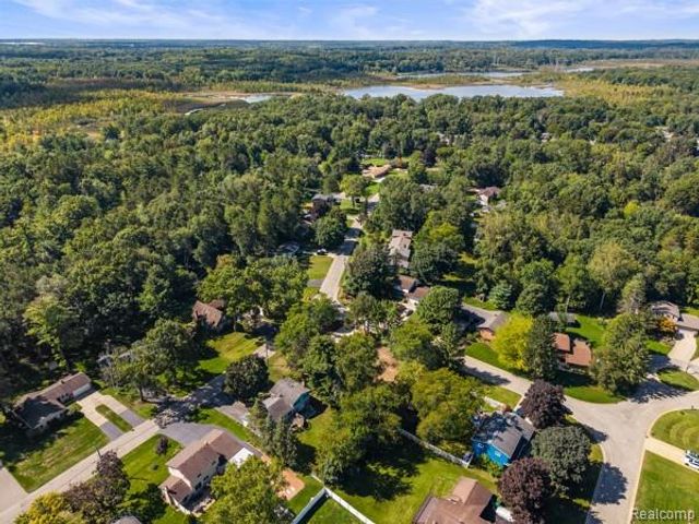1960 Glen Iris Drive, Commerce Twp, MI 48382