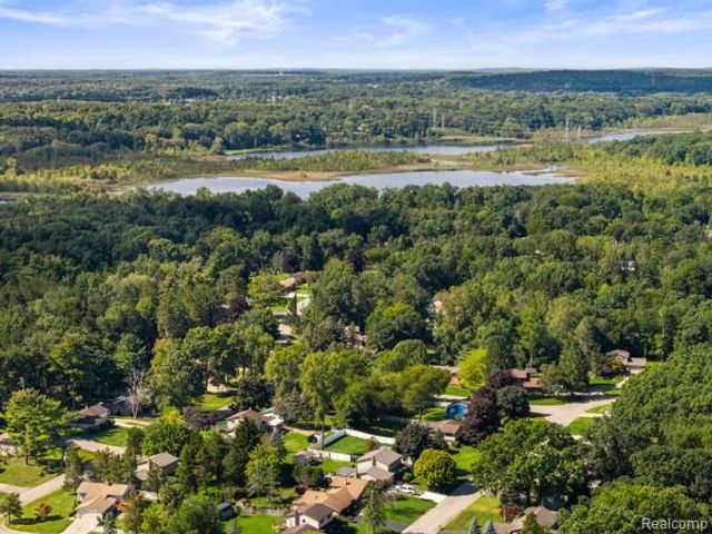 1960 Glen Iris Drive, Commerce Twp, MI 48382