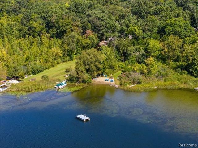 1960 Glen Iris Drive, Commerce Twp, MI 48382
