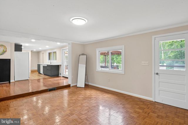 5129 CHOWAN AVE, Alexandria, VA 22312