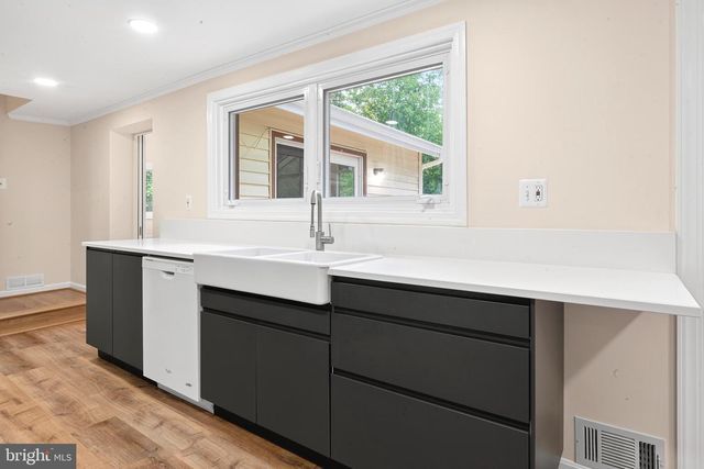 5129 CHOWAN AVE, Alexandria, VA 22312