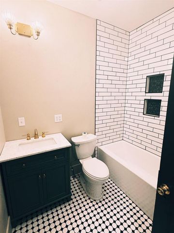 310 E Centerway, Janesville, WI 53545