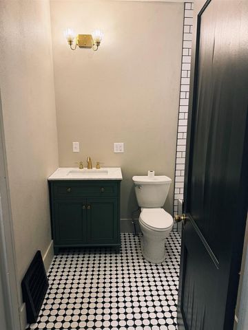 310 E Centerway, Janesville, WI 53545