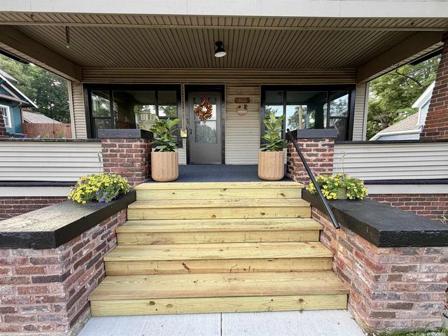 310 E Centerway, Janesville, WI 53545