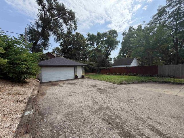 310 E Centerway, Janesville, WI 53545