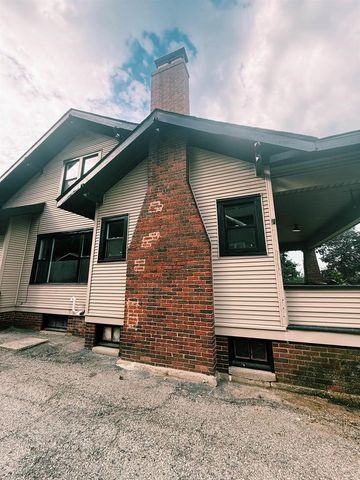 310 E Centerway, Janesville, WI 53545