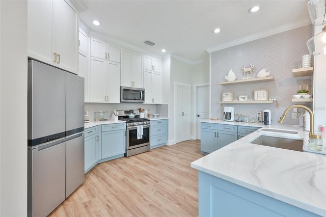 404 ISLEBAY DRIVE, Apollo Beach, FL 33572