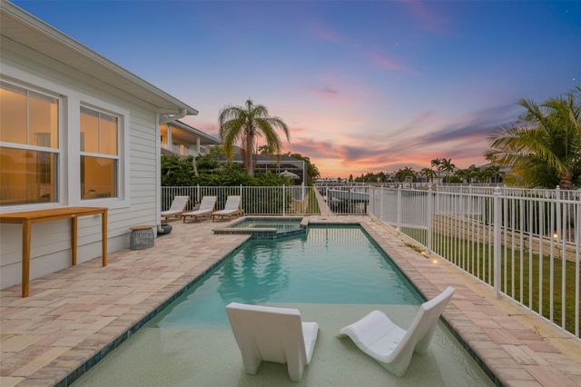 404 ISLEBAY DRIVE, Apollo Beach, FL 33572