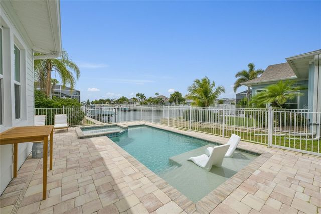404 ISLEBAY DRIVE, Apollo Beach, FL 33572