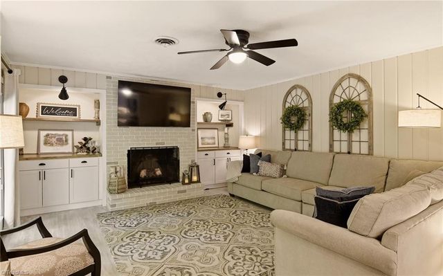5629 Stoneman Place, Pfafftown, NC 27040