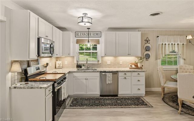 5629 Stoneman Place, Pfafftown, NC 27040