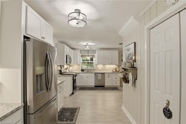 5629 Stoneman Place, Pfafftown, NC 27040