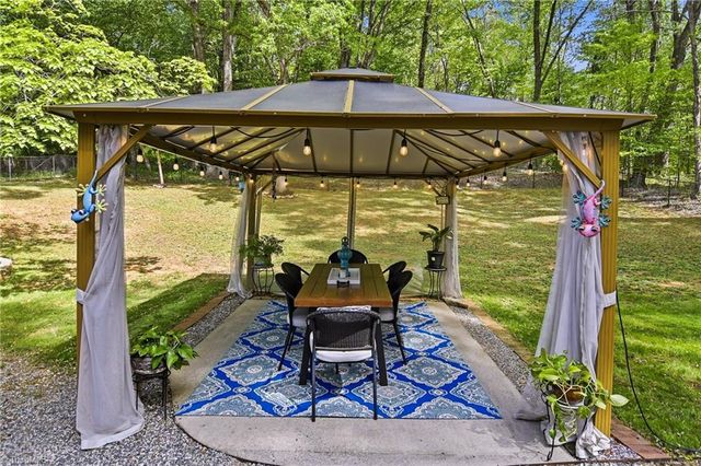 5629 Stoneman Place, Pfafftown, NC 27040