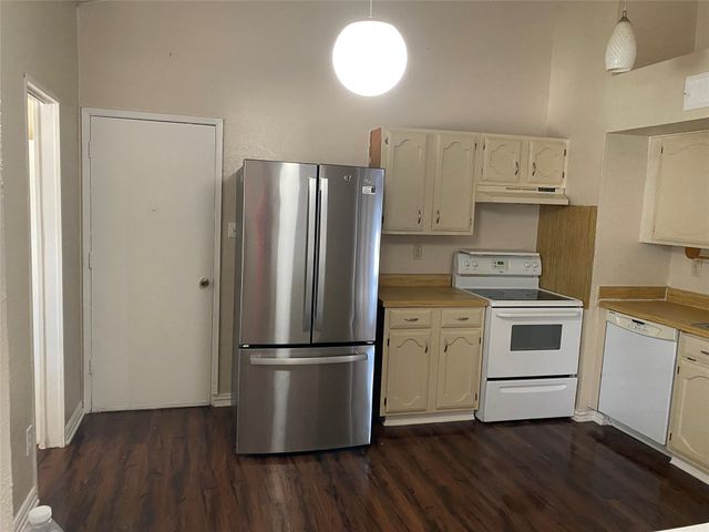 3824 Longmeadow Way, Fort Worth, TX 76133