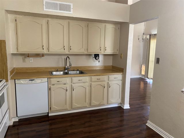 3824 Longmeadow Way, Fort Worth, TX 76133