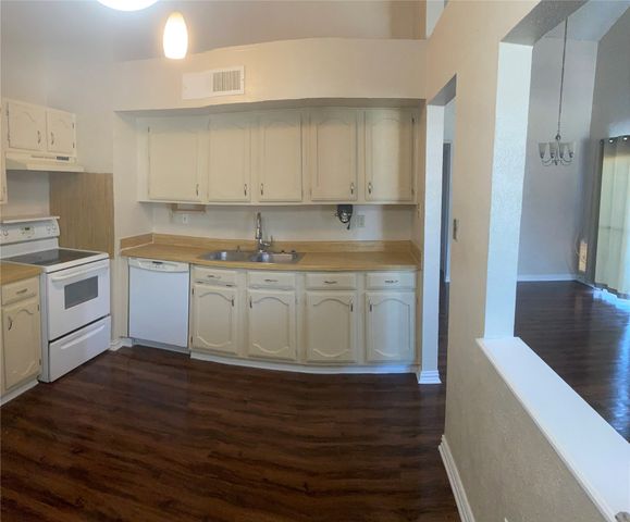 3824 Longmeadow Way, Fort Worth, TX 76133