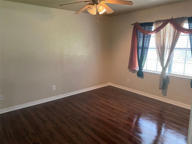3824 Longmeadow Way, Fort Worth, TX 76133