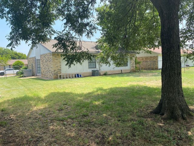 3824 Longmeadow Way, Fort Worth, TX 76133