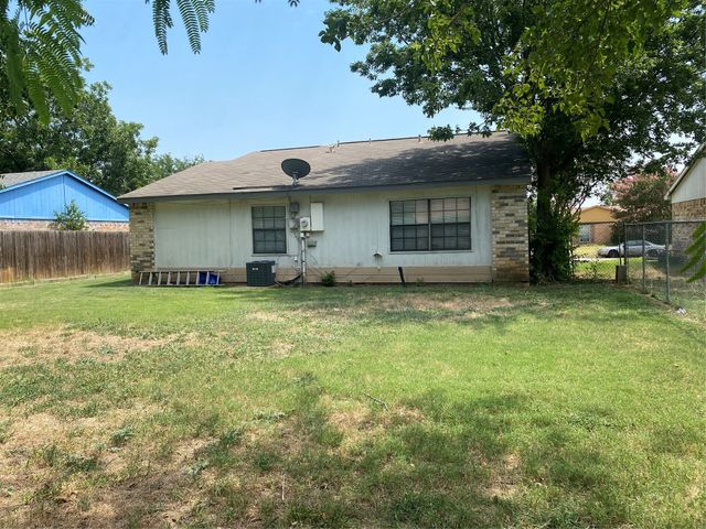 3824 Longmeadow Way, Fort Worth, TX 76133