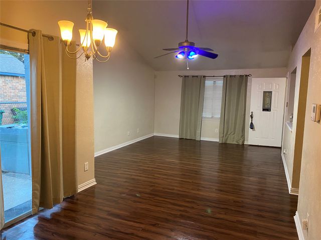 3824 Longmeadow Way, Fort Worth, TX 76133