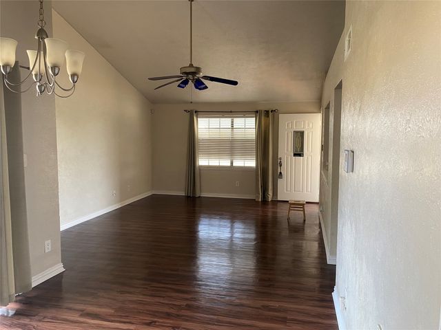 3824 Longmeadow Way, Fort Worth, TX 76133
