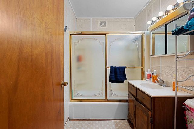 806 11TH AVENUE, Green Bay, WI 54304