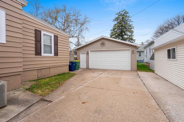 806 11TH AVENUE, Green Bay, WI 54304